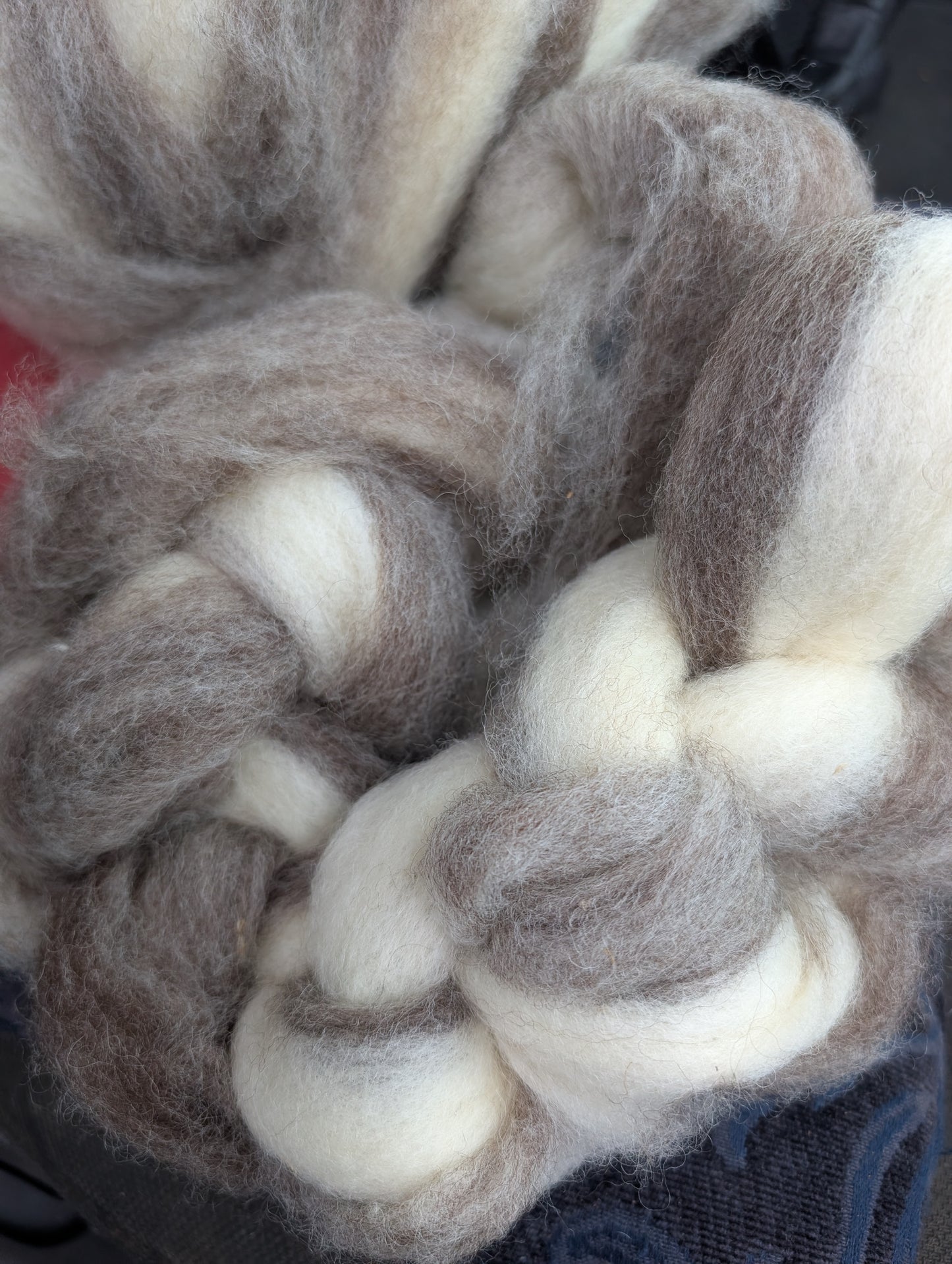 Variegated grey and white Romney cross roving