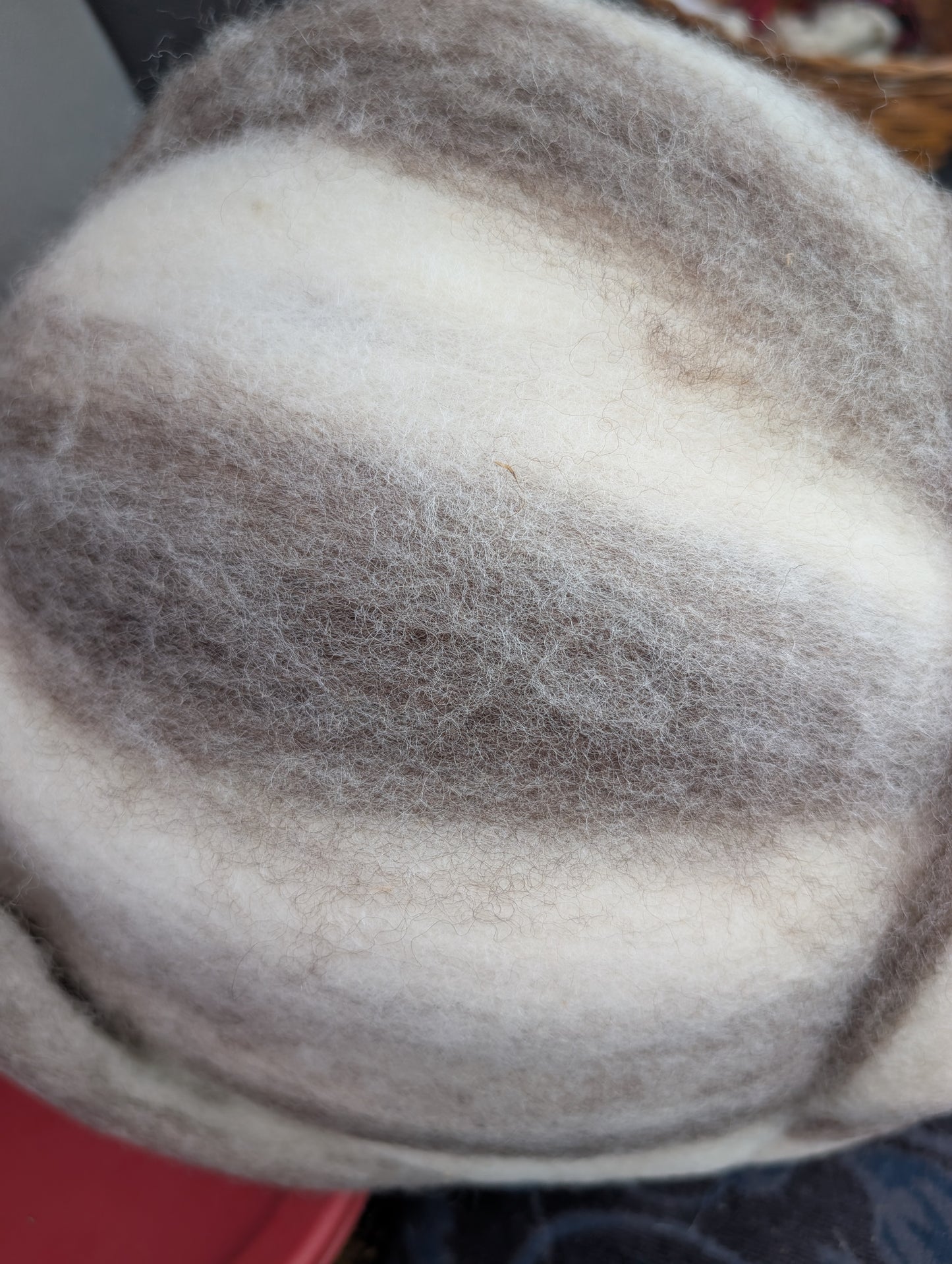 Variegated grey and white Romney cross roving